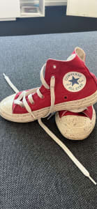 Childrens red converse sneakers 29/12