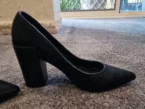 COUNTRY ROAD LADIES SHOES AS NEW PAID $199 SIZE 39