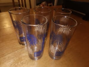 Drinking glasses and mugs