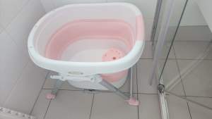 Large Toddler Foldable Baby Bath Tub Colour: Pink and White