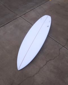 Surfboard Epoxy 6’10” x 21 1/4” x 2 7/8” = 45L
