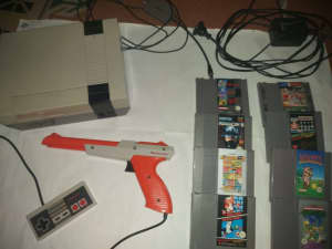 NINTENDO ENTERTAINMENT SYSTEM COMPLETE with CONTROLLER GUN&GAMES