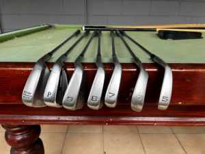 Golf Club Iron Set (Good condition)