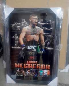 Connor McGregor persoannlyy Signed Glove Display