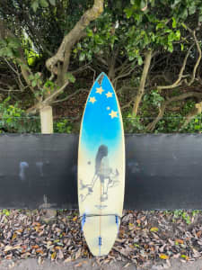 6ft6 surfboard Diverse - with leg rope and half bar of wax