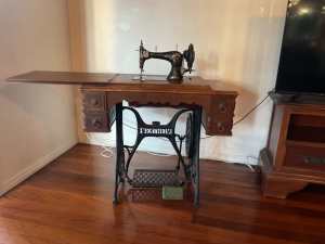 Wertheim antique sewing machine set
