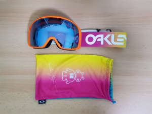 (NEW) 2021 Oakley Flight Tracker XL Snow Ski Snowboard Goggles