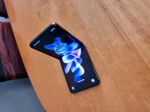 Samsung Galaxy Z Flip3 5G phone