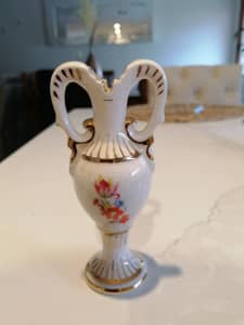 Beautiful and stylish ceramic mini vase