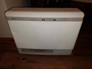 Runnai 516 TR Gas Heater in Good Working Order $145