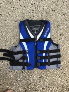 Ripple. XL. Water ski life jacket. 50N rating
