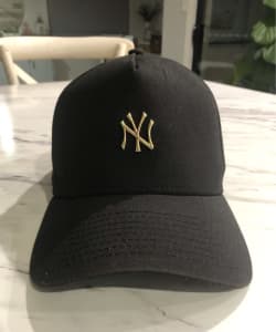 9-Forty Black cap Gold New York Yankees badge.