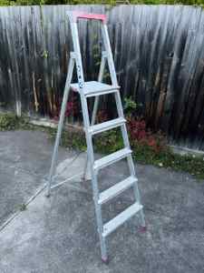 Bailey Step Ladder - OMEGA 6 - Aluminium with shelf