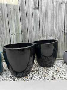 Black ceramic pots x 2 