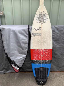 Pacific Dreams 5”6 surfboard tri fin with balin cover (zip broken)