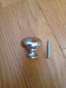 New 18 x cupboard door knobs/handles. Quality made brushed solid chrom