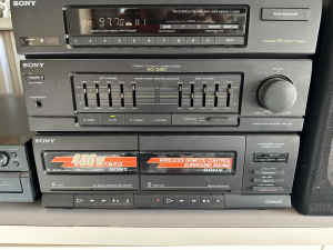 Sony 5 CD Disc Changer with Stereo Amp & Speakers