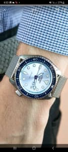 Seiko 5 blue dial automatic day date .new.