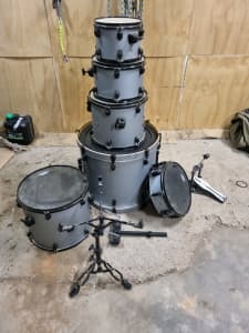 Mapex Storm drum kit