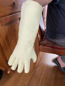 Heat-resistant Gloves, brand new