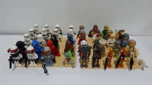 This is a mixed lot of Star Wars Lego Minifigures x 40