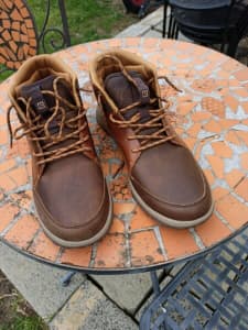Catapillar boots brand new