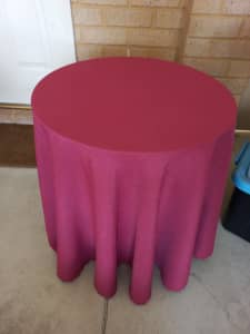 Wooden Round Table & Table Cloth