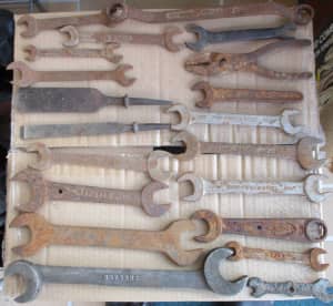 SPANNERS OLD RUSTED IDEAL FOR MAN CAVE