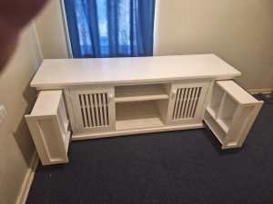 White TV unit in good condition 