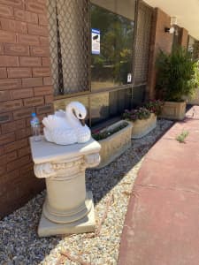 Swan Planter/Vintage Swan Pot Plant/Garden Ornament / Concrete Statue