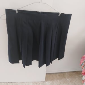 Pleated skirt - near new