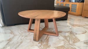 BRAND NEW Southern Oak round coffee table (rustic)
