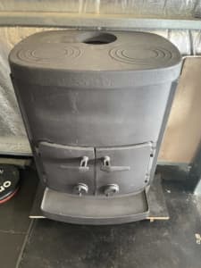 Large Mors fireplace w/cooktop