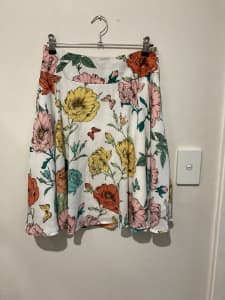 Review Floral Skirt Size 8