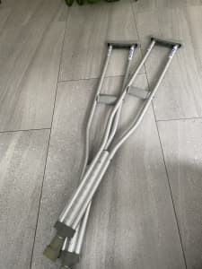 Adjustable underarm crutches - Great condition