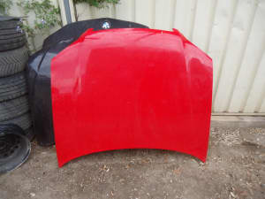 HOLDEN COMMODORE VE******2012 SERIES 2 BONNET IN RED AVAILABLE
