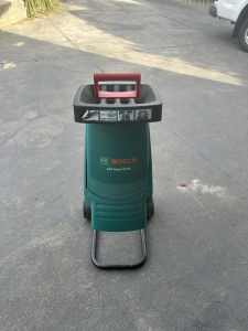 Bosch AXT Rapid 2200 wood chipper, hardly used