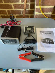 Projector IC-2500 12 volt battery charger. PWM solar controller