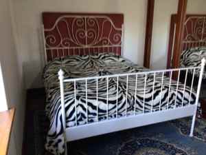 QUEEN SIZE BED AND MATTRESS