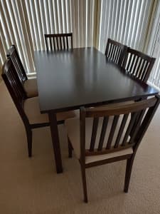 Dining Table with 6 upholstered Chairs
