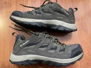 Columbia leather hiking shoes USA 8