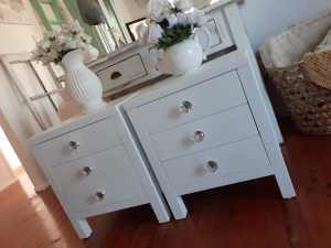 SOLID WOOD SHABBY CHIC BEDSIDE TABLES A PAIR 