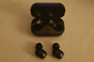 Wireless Bluetooth earbuds NEW