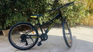 USED XTCJR 24” GIANT KIDS BIKE WITH EXCELLENT CONDITION