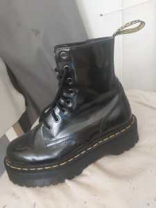 Dr Martens Jadon boots