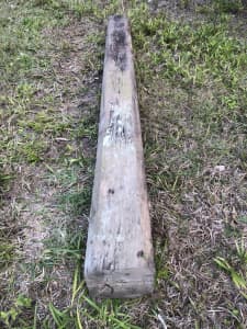 TIMBER POST OR BEAM..LARGE HEAVY AND OLD..SUIT HOME OR GARDEN FEATURE.
