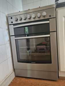 Westinghouse freestanding Gas Oven 60cm 