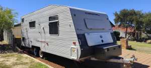 Coromal lifestyle 610 triple bunks caravan
