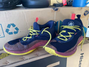 Stephen Curry under amour shoes size 9.5
