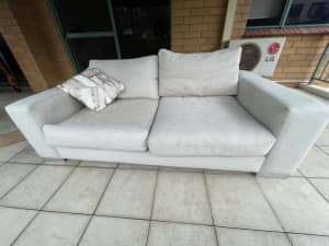 Selling 2 seats couch